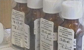 Препараты, содержащие экстракт марихуаны. Иллюстрация BBC News